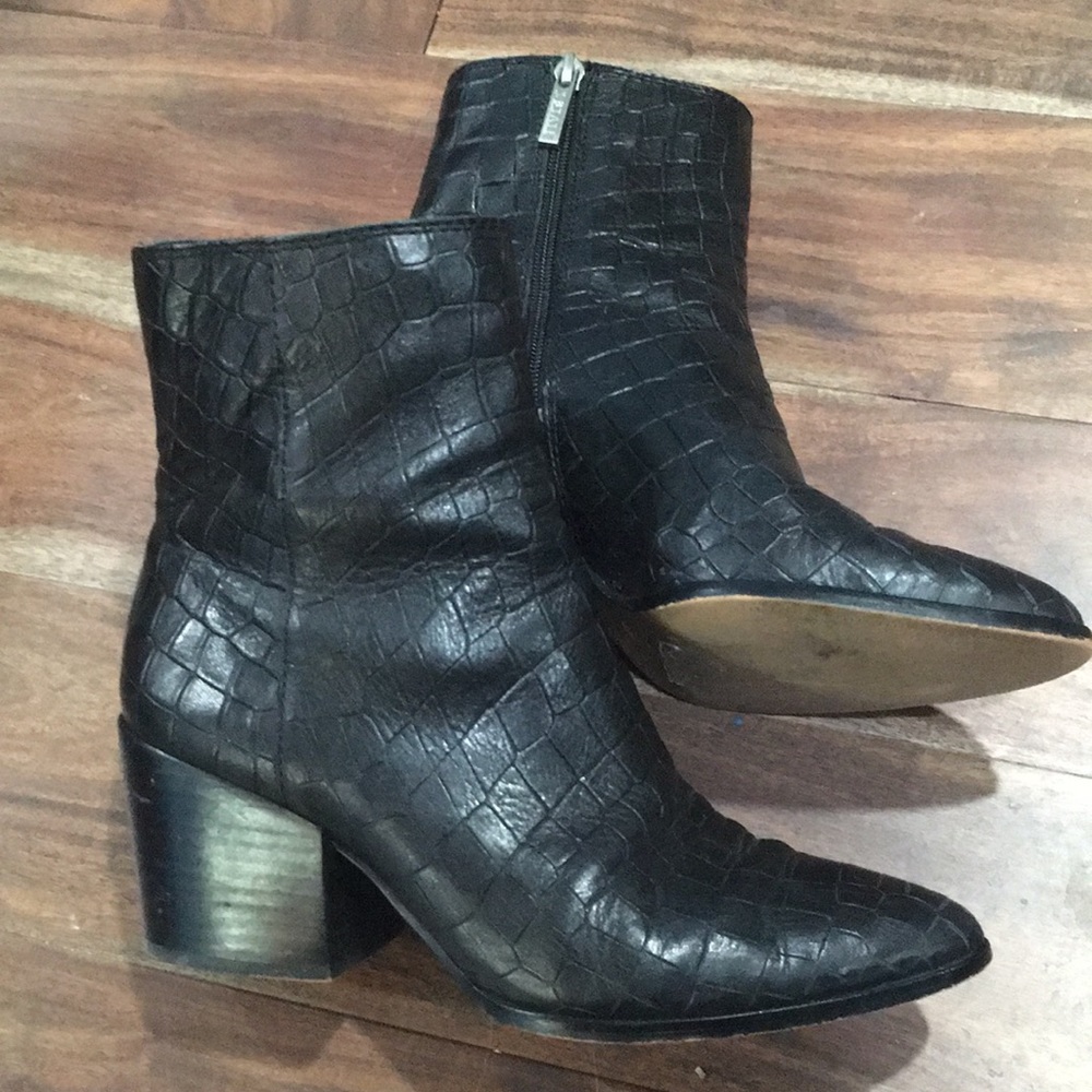 EUC 1.State Embossed Black Ankle Boots 7.5